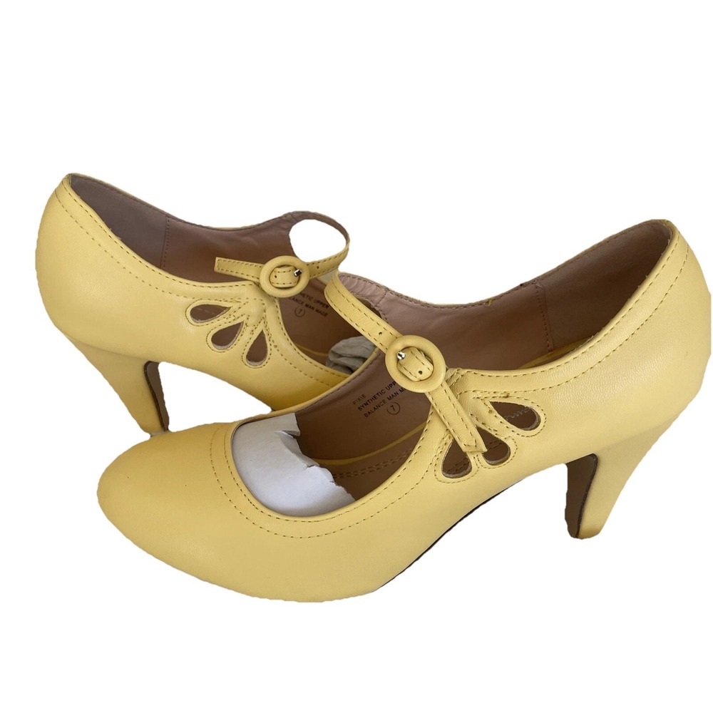 J. Adams Pixie Heels Sz 7 Women Retro Mary Jane Pumps Yellow Teardrop Cutout